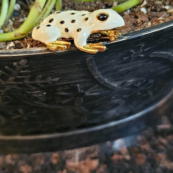 Vintage Frog Brooch Jewelry - Picture 8 of 10